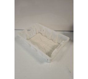 60x40x16 Kunststof bak, nest-/stapelbaar, wit, geperforeerde bodem en wanden, gebruikt 60x40x16 Kunststof bak, nest-/stapelbaar, wit, geperforeerde bodem en wanden, gebruikt