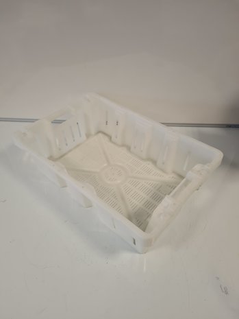 60x40x16 Kunststof bak, nest-/stapelbaar, wit, geperforeerde bodem en wanden, gebruikt 60x40x16 Kunststof bak, nest-/stapelbaar, wit, geperforeerde bodem en wanden, gebruikt