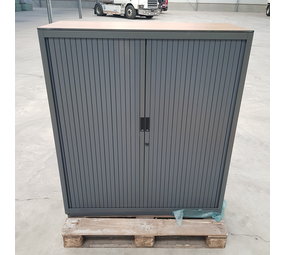 Roldeurkast 120x47x136 cm eiken/grijs, gebruikt Roldeurkast 120x47x136 cm eiken/grijs, gebruikt
