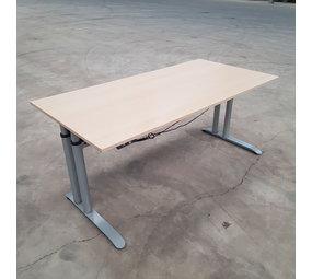 Bureau 180x90 cm, eiken/zilvergrijs, verstelbaar, gebruikt (B) Bureau 180x90 cm, eiken/zilvergrijs, verstelbaar, gebruikt (B)