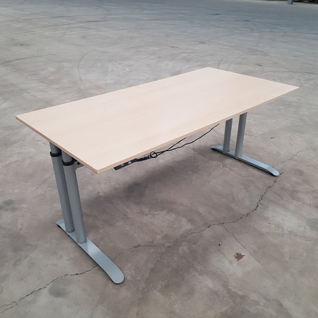 Bureau 180x90 cm, eikel/zilvergrijs, verstelbaar, gebruikt (B) Bureau 180x90 cm, eikel/zilvergrijs, verstelbaar, gebruikt (B)
