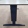 Bureau trespa, 200x80 cm, lichtgrijs/donkerblauw, verstelbaar, gebruikt (B) Bureau trespa, 200x80 cm, lichtgrijs/donkerblauw, verstelbaar, gebruikt (B)