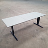 Bureau trespa, 200x80 cm, lichtgrijs/donkerblauw, verstelbaar, gebruikt (B) Bureau trespa, 200x80 cm, lichtgrijs/donkerblauw, verstelbaar, gebruikt (B)