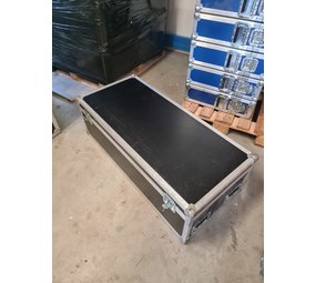 Flightcase 122,5 x 55,5 x 38 cm - zwart, gebruikt Flightcase 122,5 x 55,5 x 38 cm - zwart, gebruikt