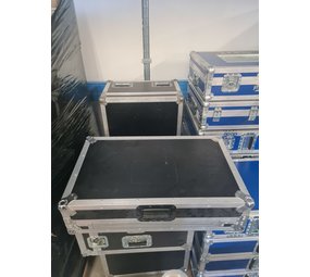 Flightcase 47x77x19 cm, afneembare deksel, zwart, gebruikt Flightcase 47x77x19 cm, afneembare deksel, zwart, gebruikt