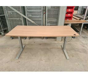 Elektrisch zit-sta bureau 80x180 cm, eiken/zilvergrijs, gebruikt Elektrisch zit-sta bureau 80x180 cm, eiken/zilvergrijs, gebruikt
