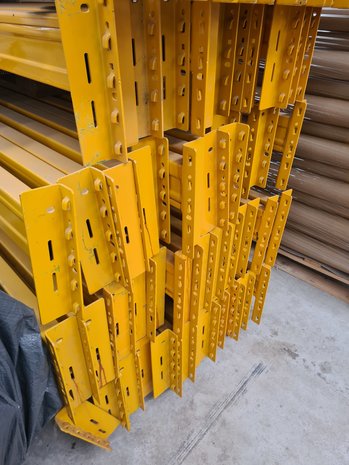 Esmena Ligger Jungheinrich Esmena 2700x100x40mm, gebruikt Esmena Ligger Jungheinrich Esmena 2700x100x40mm, gebruikt
