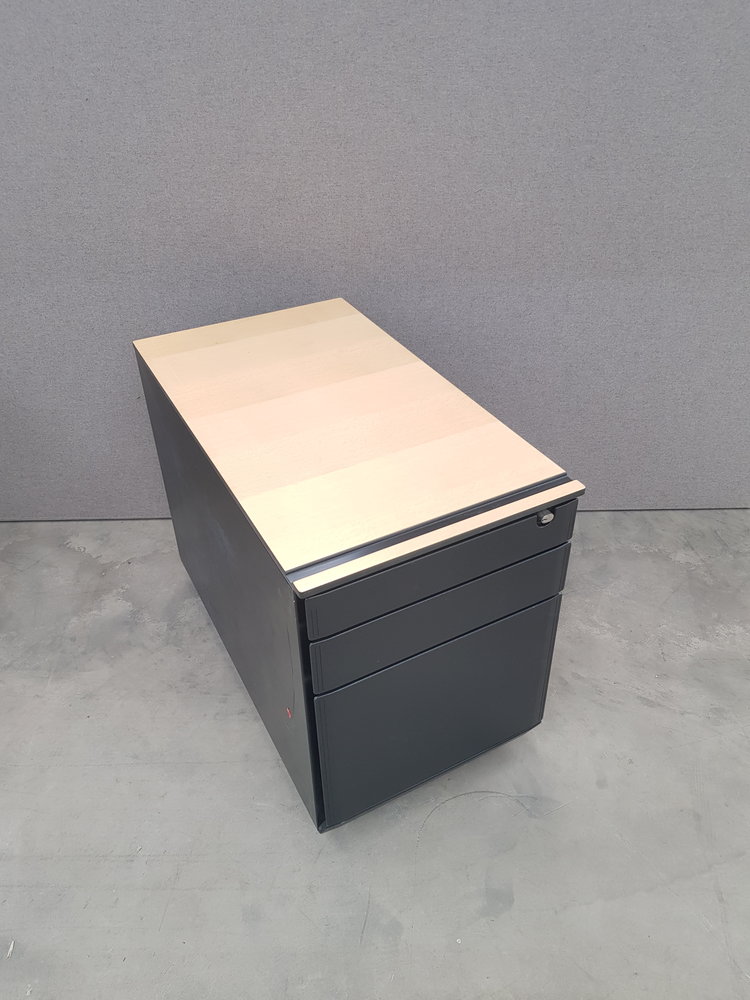 Ladenblok 76x42,5x58,5 cm, zonder sleutel, eiken/zwart, 3 laden, gebruikt Ladenblok 76x42,5x58,5 cm, zonder sleutel, eiken/zwart, 3 laden, gebruikt