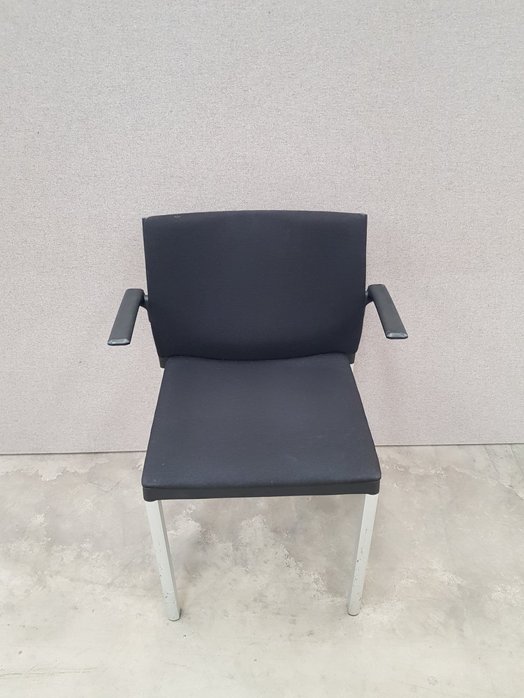 Vergaderstoel, zwart/grijs, gebruikt Vergaderstoel, zwart/grijs, gebruikt