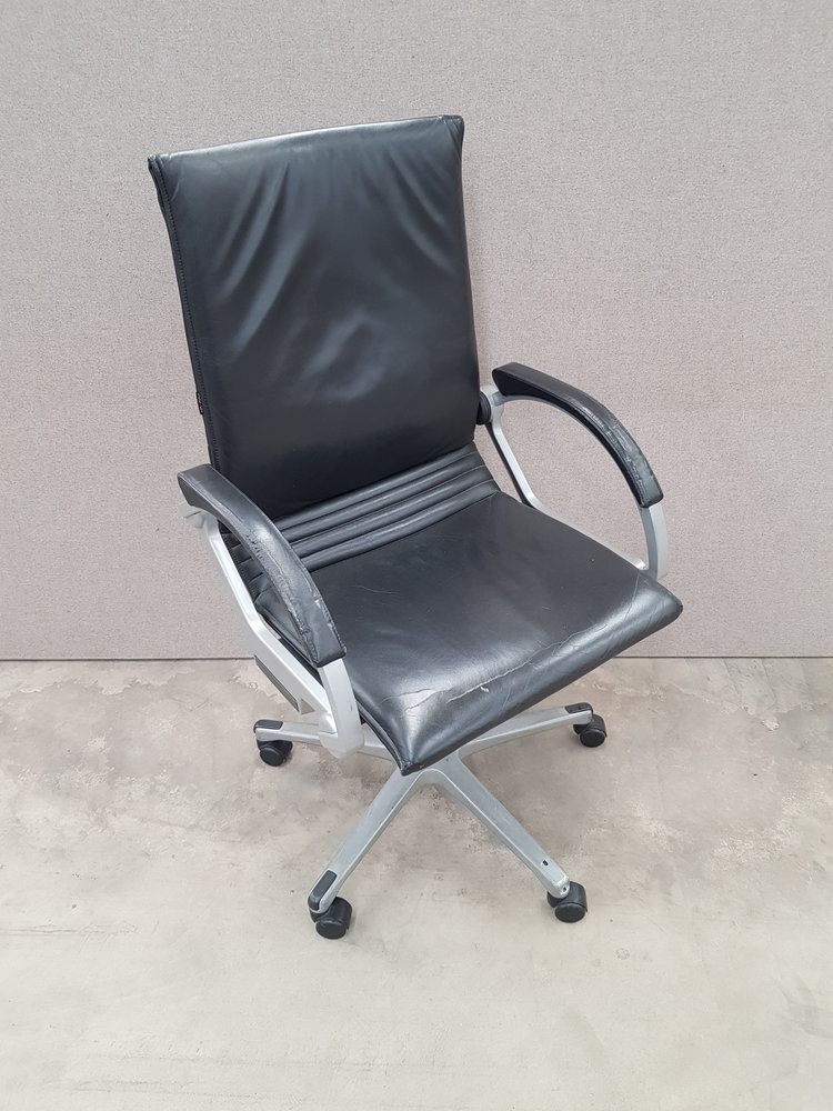 Ahrend Bureaustoel Ahrend 5573 antraciet leer gebruikt