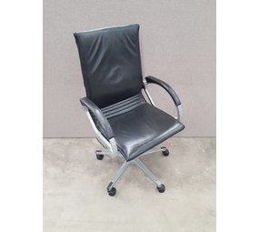 Ahrend Bureaustoel Ahrend 5573 antraciet leer gebruikt Ahrend Bureaustoel Ahrend 5573 antraciet leer gebruikt