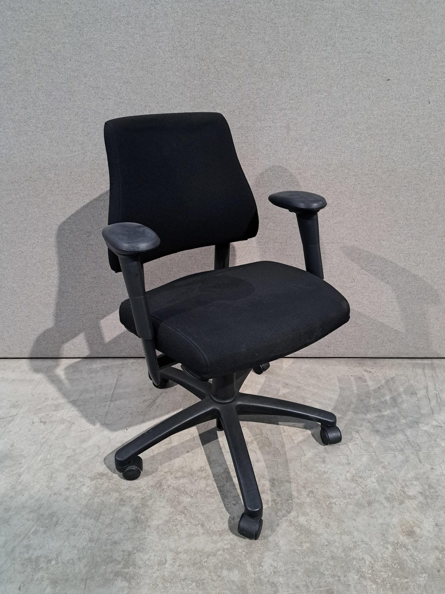 Allora Fauteuil SP - Gestoffeerde Fauteuil Met Middelhoge Rug Op Spiderframe Wit Bi Stofgroep 2 2 Camira Main Line Flax Tower Mlf36