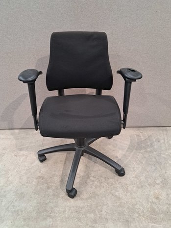 BMA Bureaustoel BMA Axia, lage rug, 4D armpads, zwart, gebruikt BMA Bureaustoel BMA Axia, lage rug, 4D armpads, zwart, gebruikt