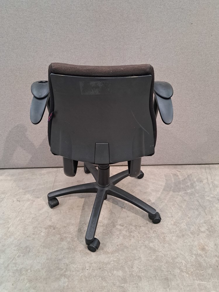 BMA Bureaustoel BMA Axia, lage rug, 4D armpads, zwart, gebruikt BMA Bureaustoel BMA Axia, lage rug, 4D armpads, zwart, gebruikt