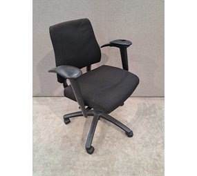 BMA Bureaustoel BMA Axia, lage rug, 4D armpads, zwart, gebruikt BMA Bureaustoel BMA Axia, lage rug, 4D armpads, zwart, gebruikt