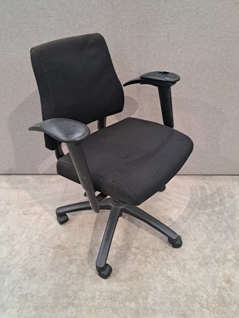 BMA Bureaustoel BMA Axia, lage rug, 4D armpads, zwart, gebruikt BMA Bureaustoel BMA Axia, lage rug, 4D armpads, zwart, gebruikt