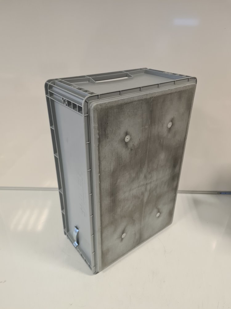 Emtrade Stapelbak 600x400x220mm, licht grijs, PP, gesloten, vlakke bodem, gebruikt Emtrade Stapelbak 600x400x220mm, licht grijs, PP, gesloten, vlakke bodem, gebruikt