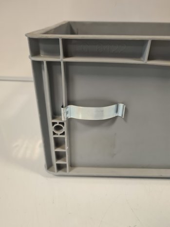 Emtrade Stapelbak 600x400x220mm, licht grijs, PP, gesloten, vlakke bodem, gebruikt Emtrade Stapelbak 600x400x220mm, licht grijs, PP, gesloten, vlakke bodem, gebruikt