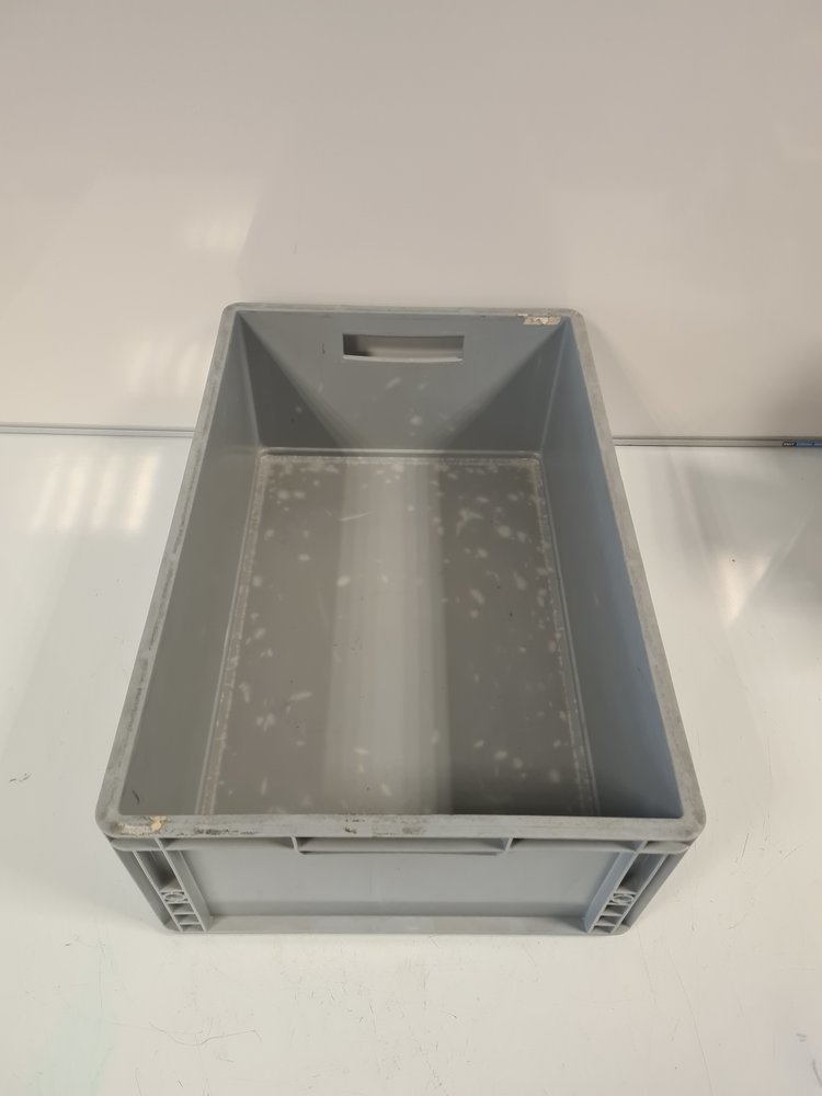 Emtrade 60x40x22 kunststof bak, licht grijs, PP, gesloten, vlakke bodem