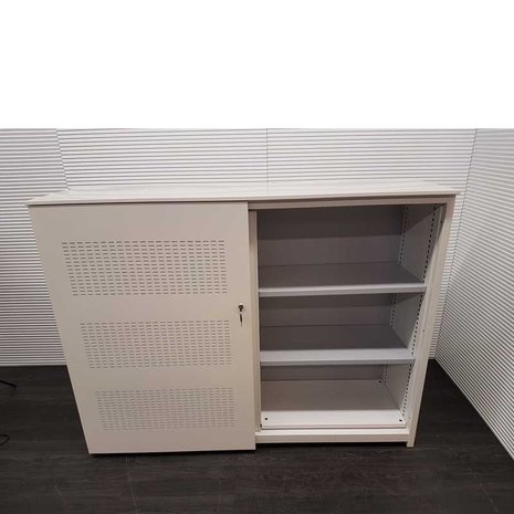 Voortman Akoestische Schuifdeurkast Wit/Grijs, gebruikt Voortman Akoestische Schuifdeurkast Wit/Grijs, gebruikt