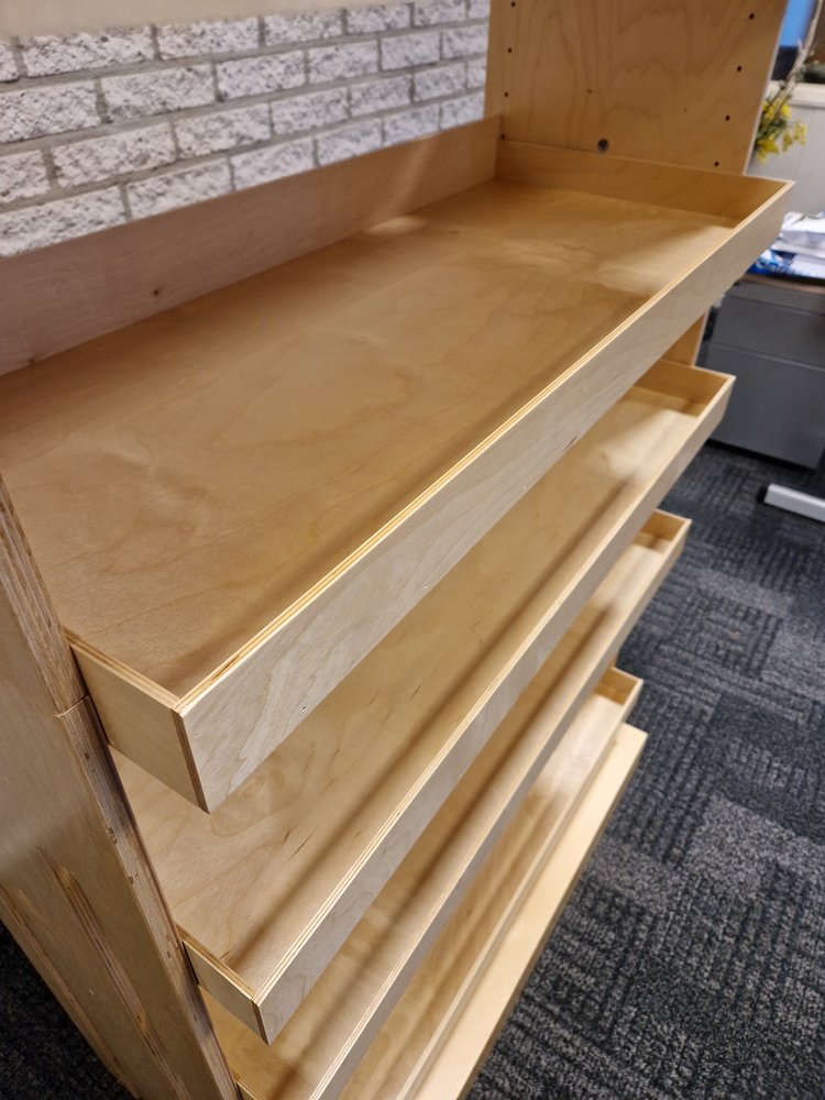 Houten display/rek met 6 legborden/-bakken, nieuw Houten display/rek met 6 legborden/-bakken, nieuw