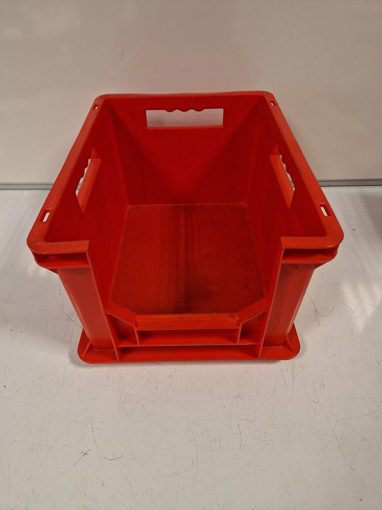 SSI Schäfer Magazijn/grijpbak 400x300x220 stapelbaar, rood, stevig, met handvaten, gebruikt SSI Schäfer Magazijn/grijpbak 400x300x220 stapelbaar, rood, stevig, met handvaten, gebruikt