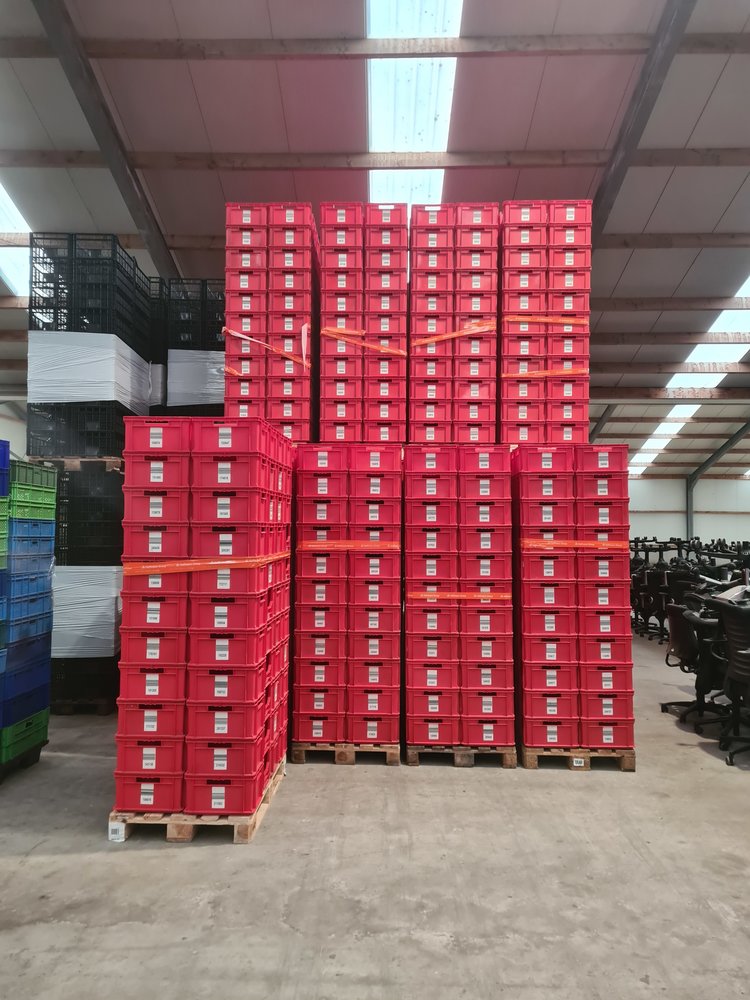 SSI Schäfer Magazijn/grijpbak 400x300x220 stapelbaar, rood, stevig, met handvaten, gebruikt SSI Schäfer Magazijn/grijpbak 400x300x220 stapelbaar, rood, stevig, met handvaten, gebruikt