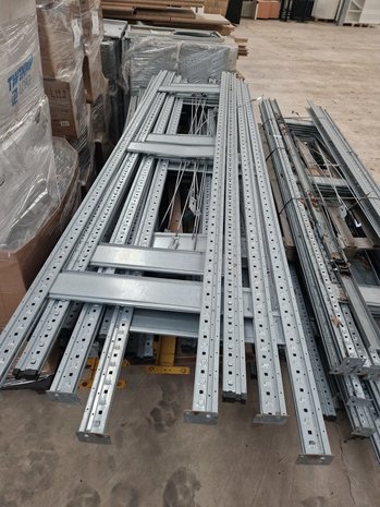 SSI Schäfer SSI Schäfer R3000 legbordstelling onderdelen, gebruikt SSI Schäfer SSI Schäfer R3000 legbordstelling onderdelen, gebruikt