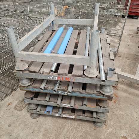 Kruizinga Stapelrek 1225x1020x265mm met 4 rongen 100cm, gebruikt Kruizinga Stapelrek 1225x1020x265mm met 4 rongen 100cm, gebruikt