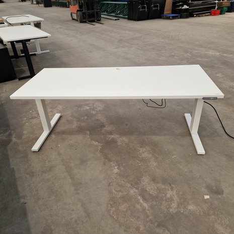 Zit-sta bureau 180x80cm elektrisch verstelbaar wit/wit, gebruikt Zit-sta bureau 180x80cm elektrisch verstelbaar wit/wit, gebruikt