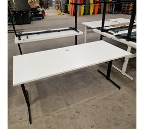 Vepa Vepa Step 1 Bureau 180x80cm slinger Zwart/Wit, gebruikt Vepa Vepa Step 1 Bureau 180x80cm slinger Zwart/Wit, gebruikt