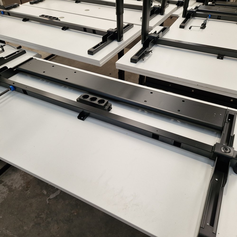 Vepa Vepa Step 1 Bureau 180x80cm slinger zwart/wit, gebruikt Vepa Vepa Step 1 Bureau 180x80cm slinger zwart/wit, gebruikt