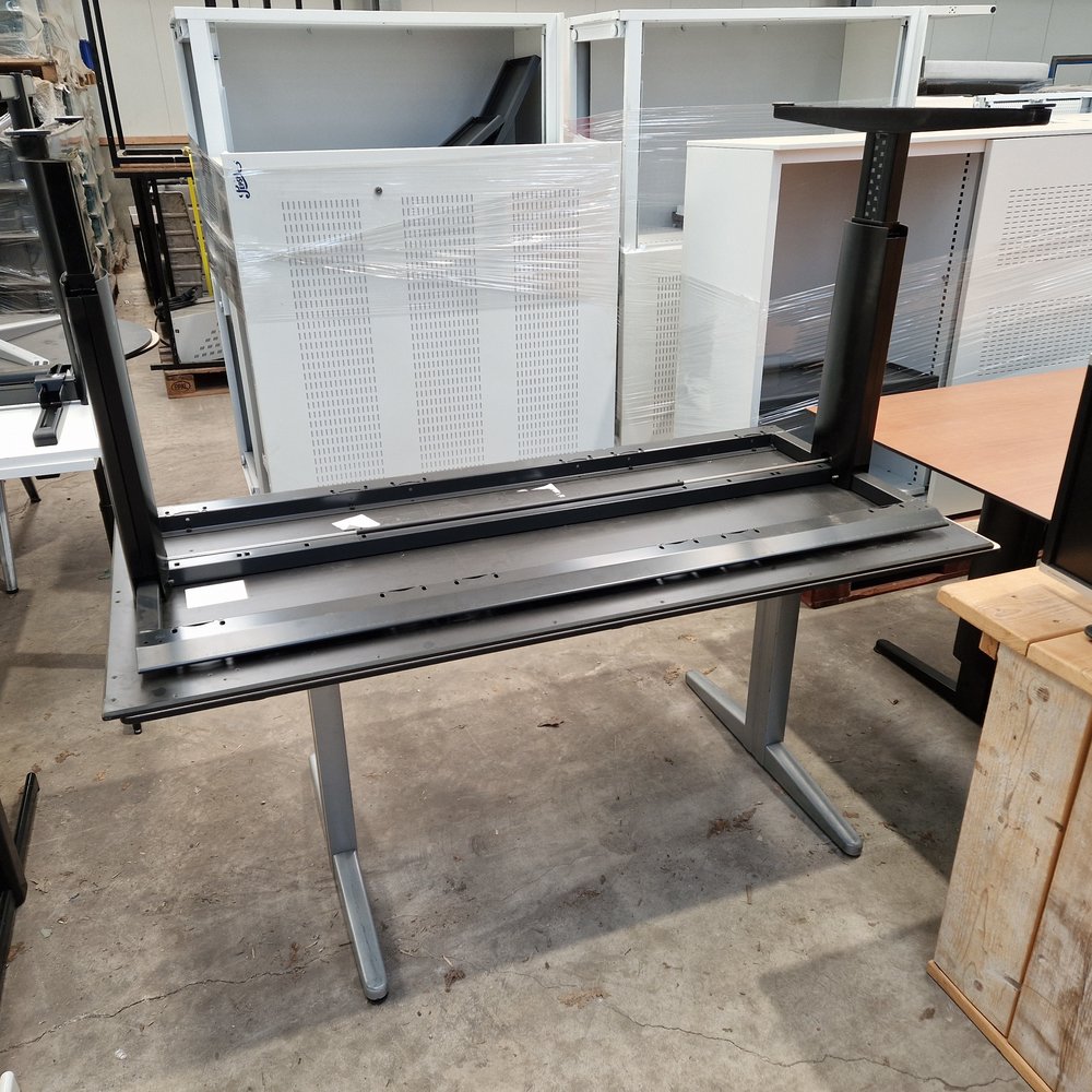 Bureau 160x80cm zwart/hout trespa blad, gebruikt Bureau 160x80cm zwart/hout trespa blad, gebruikt