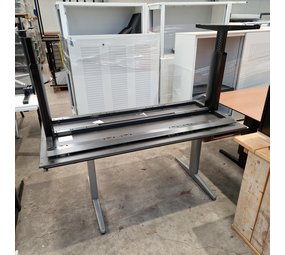 Bureau 160x80cm zwart/hout trespa blad, gebruikt Bureau 160x80cm zwart/hout trespa blad, gebruikt