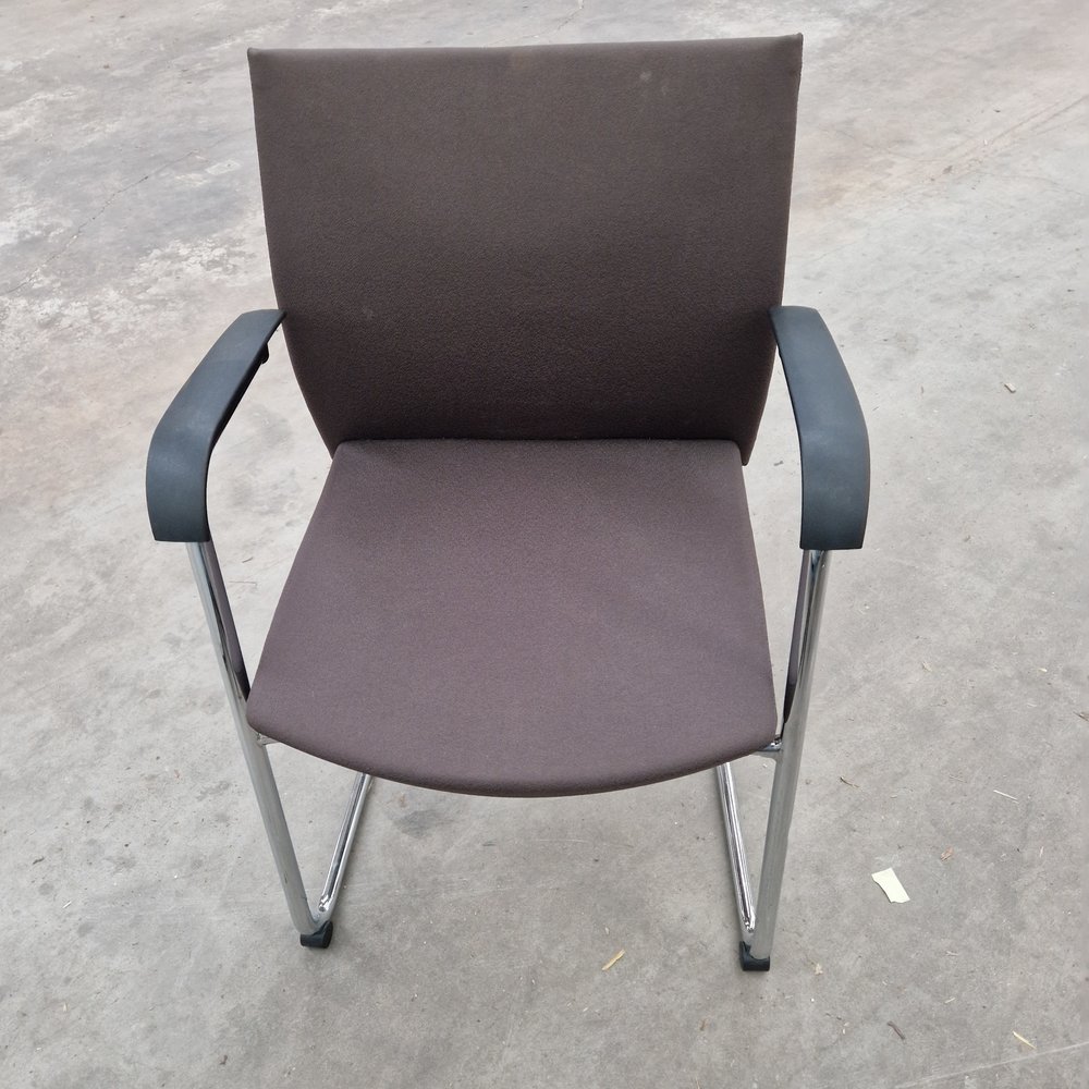Franch Franch Dorso vergaderstoel bruin, gebruikt Franch Franch Dorso vergaderstoel bruin, gebruikt