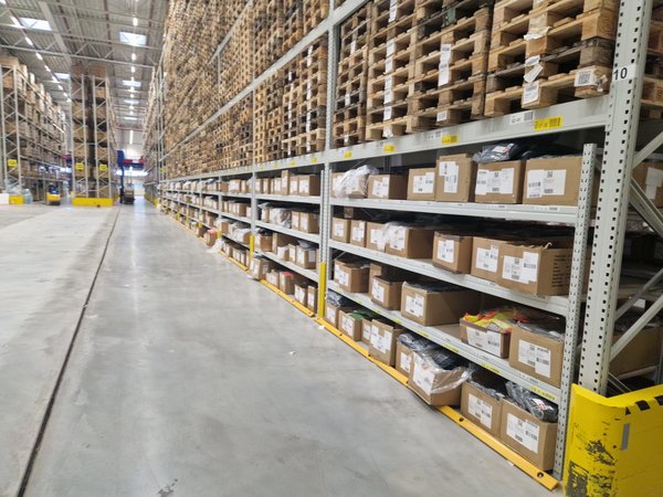 Polypal Minipal Grootvakstelling B3400 x D1000 x H2000 mm grijs, licht gebruikt Polypal Minipal Grootvakstelling B3400 x D1000 x H2000 mm grijs, licht gebruikt