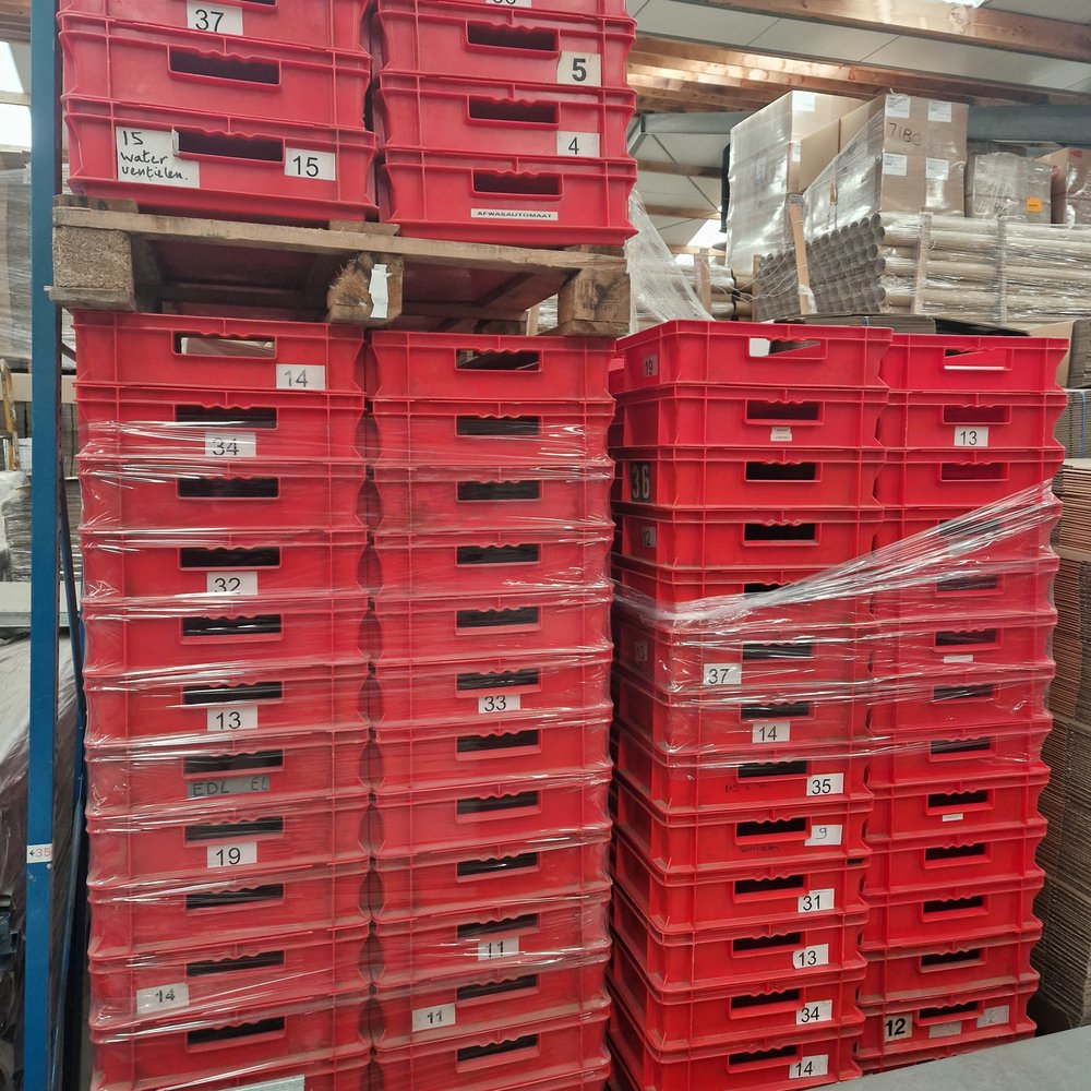 SSI SchÃ¤fer Stapelbak, 600x400x120 mm, euronorm, rood hdpe, gebruikt