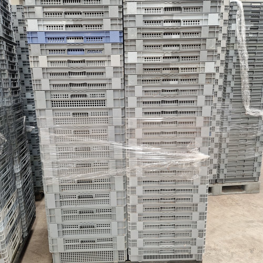 Didak Nestbare stapelkrat geperforeerd 60x40x14cm grijs 23l, gebruikt Didak Nestbare stapelkrat geperforeerd 60x40x14cm grijs 23l, gebruikt