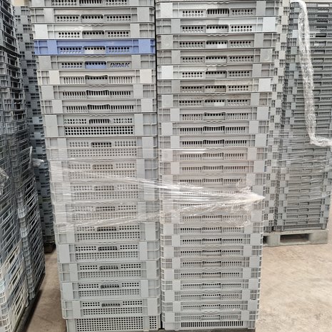 Didak Nestbare stapelkrat geperforeerd 60x40x14cm grijs 23l, gebruikt Didak Nestbare stapelkrat geperforeerd 60x40x14cm grijs 23l, gebruikt