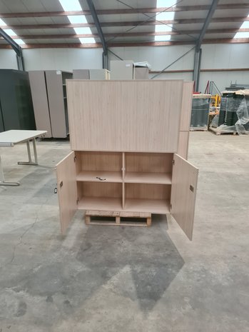 Kantoor kast hout B120xD40xH150 cm, gebruikt Kantoor kast hout B120xD40xH150 cm, gebruikt