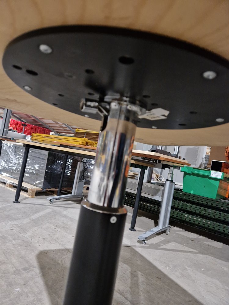 Verrijdbare tafel 70x70 hout, gebruikt