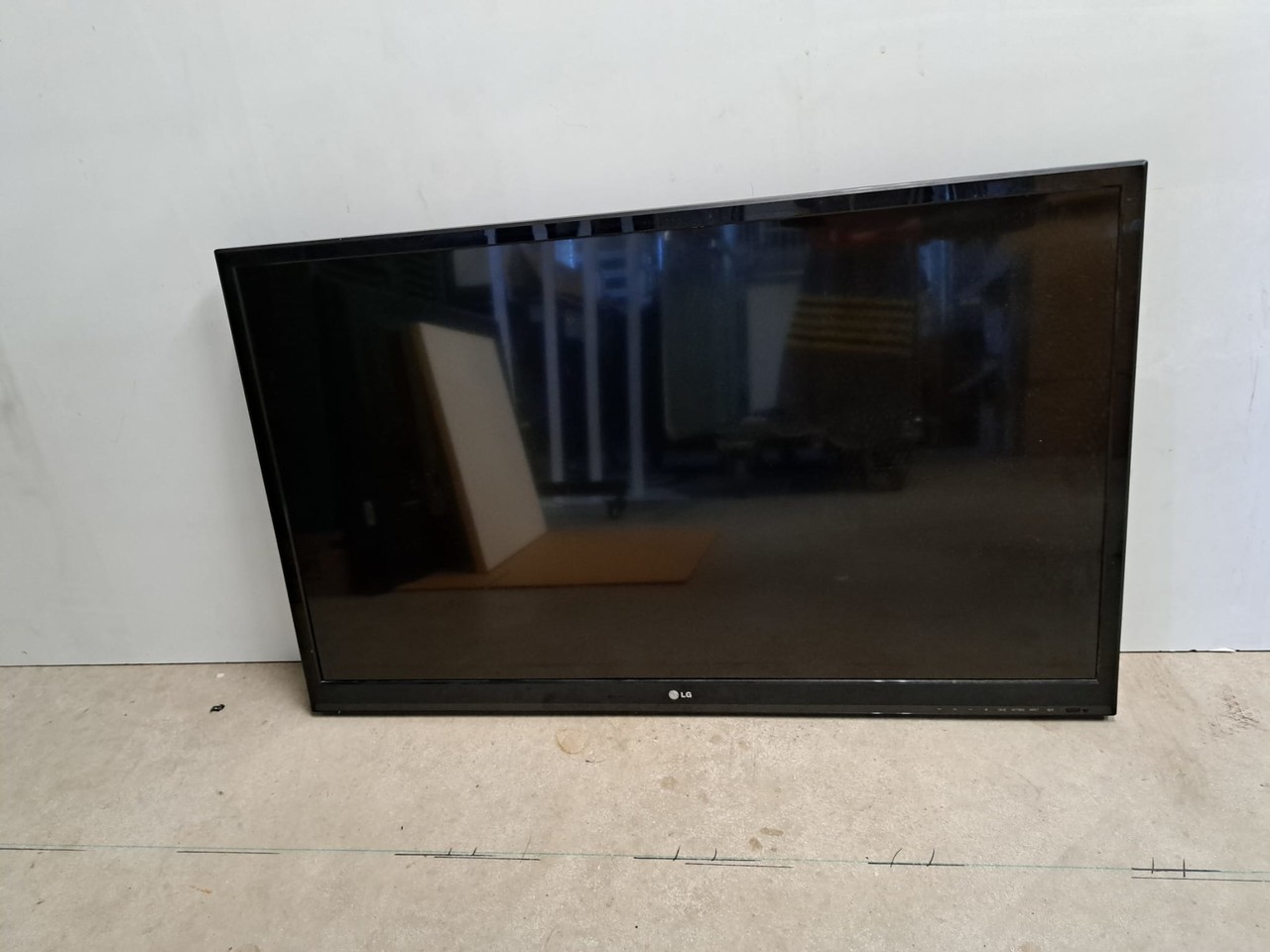LG Group Lg 42lm615s televisie 42 inch gebruikt