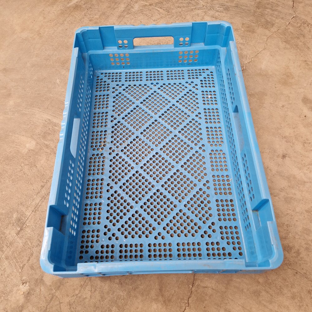 Nestbare stapelkrat geperforeerd 60x40x14cm blauw 23l, gebruikt Nestbare stapelkrat geperforeerd 60x40x14cm blauw 23l, gebruikt