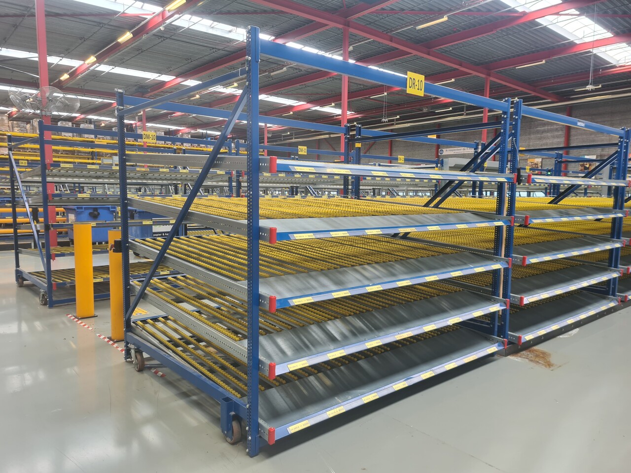 Flowrack Doorrolstelling flowrack D2400xB2800xH2500 mm vrijstaand verrijdbaar, gebruikt