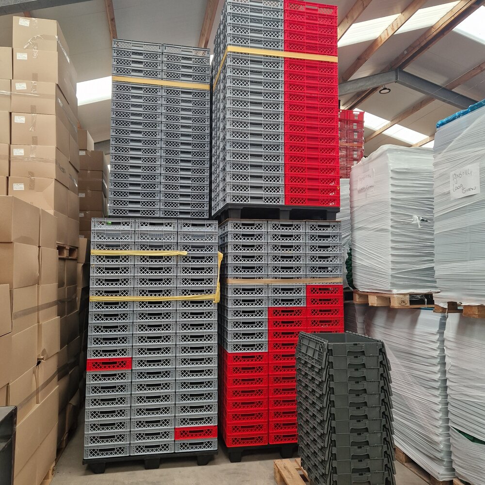 Auer Kunststof stapelkrat 60x40x12 grijs, PP, geperforeerd, gebruikt Auer Kunststof stapelkrat 60x40x12 grijs, PP, geperforeerd, gebruikt