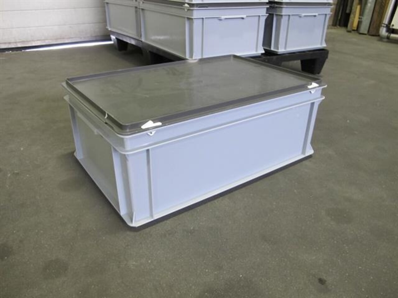 Emtrade Stapelbak met deksel, 600x400x220 mm, euronorm, grijs pp, gebruikt