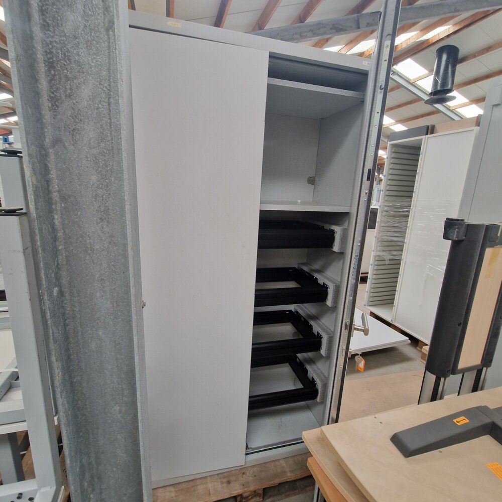 Priorit AG Brandwerende Archief- en documentkast H196 x B106 x D49 cm, gebruikt Priorit AG Brandwerende Archief- en documentkast H196 x B106 x D49 cm, gebruikt