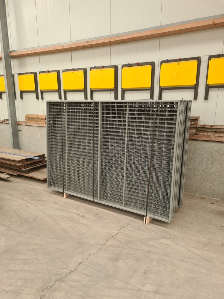 Gaaswand metalen achterwand 2cm dik, gebruikt Gaaswand metalen achterwand 2cm dik, gebruikt