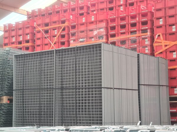 Gaaswand metalen achterwand 2cm dik, gebruikt Gaaswand metalen achterwand 2cm dik, gebruikt