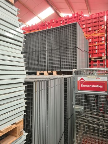 Gaaswand metalen achterwand 2cm dik, gebruikt Gaaswand metalen achterwand 2cm dik, gebruikt